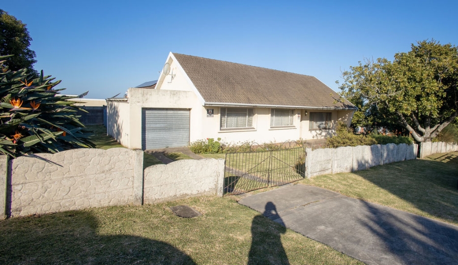 4 Bedroom Property for Sale in Sunnyridge Eastern Cape